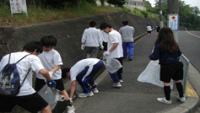 子どもたち教職員・保護者による校区内の町別清掃活動