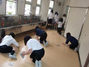 トイレ床掃除