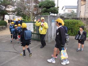 校門での挨拶運動