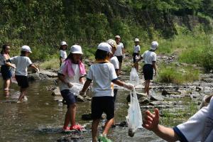 山中川の川掃除の様子