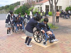 障がい者と触れ合い、障がいについて学ぶサンサンパーティー