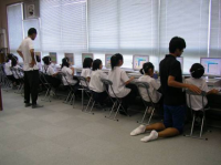 小学校の放課後学習のようす
