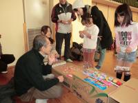 駄菓子屋さんで遊ぶようす