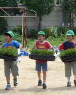 子どもたちが自ら植え付け