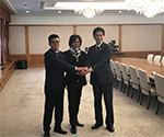 つんく氏、松井市長と手を重ねる知事