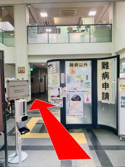 入口からまっすぐお進みください