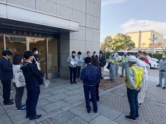 令和7年11月26日、清掃活動の様子（その1）