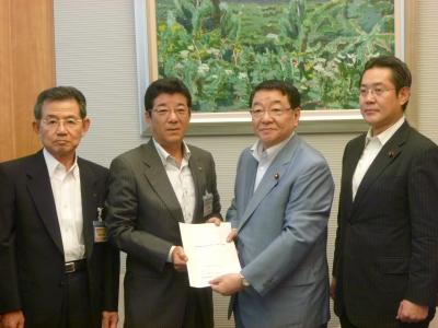 藤村官房長官