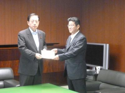 太田国土交通大臣へ提案書を手交