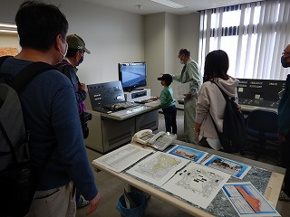 ツアーの様子(監視操作室)2