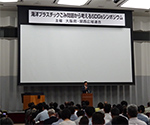 あいさつをする知事