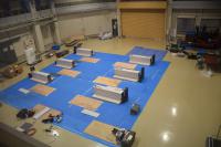 資材（建築防水材等）、道具、工具は主催者が搬入して実施している写真右から
