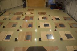 資材（建築板金材等）、道具、工具は主催者が搬入して実施している写真正面から