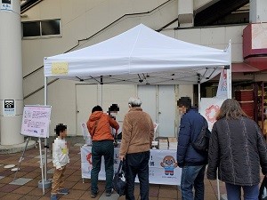 大阪・関西万博PR出展ブースの様子（第19回しまもと手づくりコミュニティ市）1