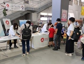 大阪・関西万博のPRブース出展の様子（東花園ラグビー）