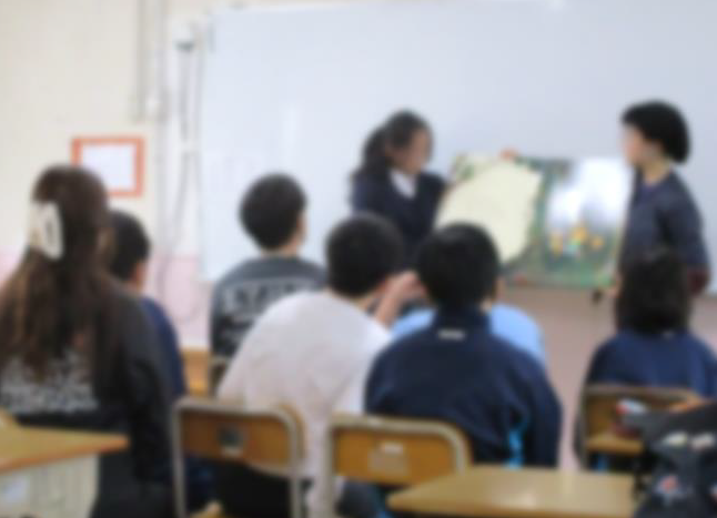 絵本の読み聞かせの様子