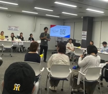 話し合う様子
