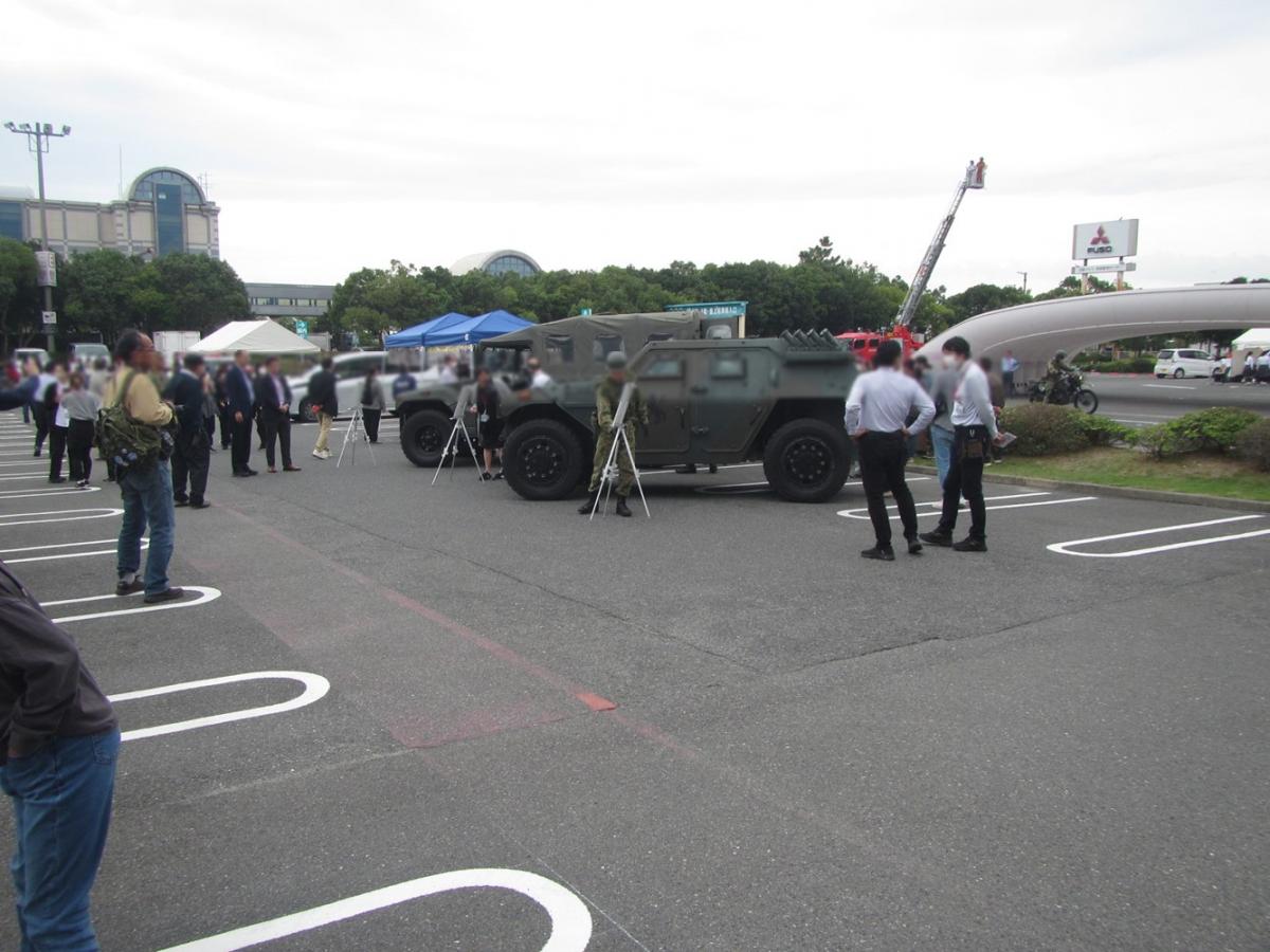 2024年フィールドワークキャラバンで自衛隊車両が展示されている様子