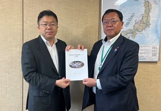 要望書手渡し