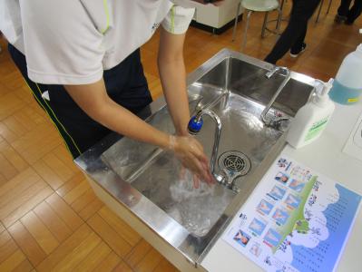 手洗い実験の様子1