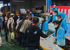 まぐろの解体・即売会