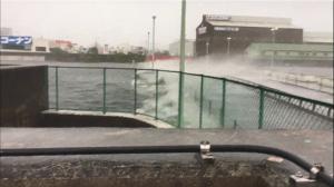 台風第21号左門橋鉄扉閉鎖時のようす