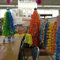 門真市オレンジ色の鶴ツリー展示の写真
