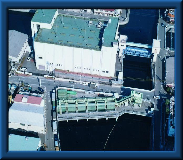 写真；平野川分水路排水機場の航空写真