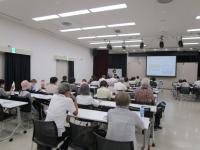 枚方市事業説明会で参加者が着席して話を聞いている様子
