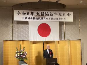 写真：挨拶する久谷議長