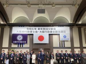 写真：挨拶する久谷議長