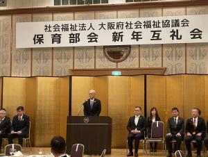 写真：挨拶する久谷議長
