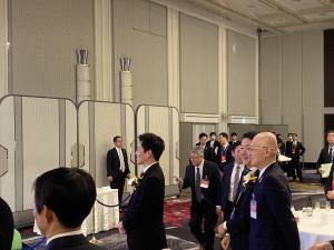 写真：出席する久谷議長