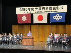 写真：挨拶する垣見副議長