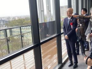 写真：内覧会の様子