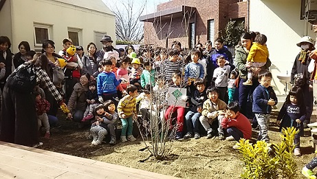箕面保育園児と記念写真