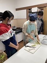 マコモ炒めのお手伝い