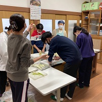 マコモ炒めお手伝い2