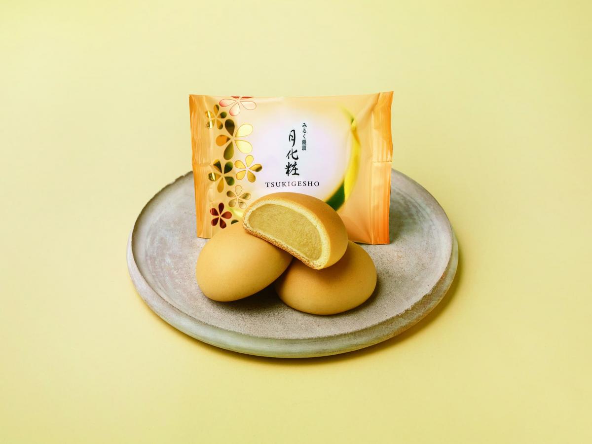 みるく饅頭　月化粧