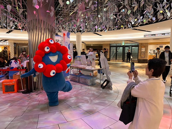 ホワイティ梅田 万博PRイベント（サポートデスク併設）