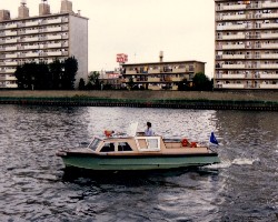 水上からの河川パトロール（神崎川）