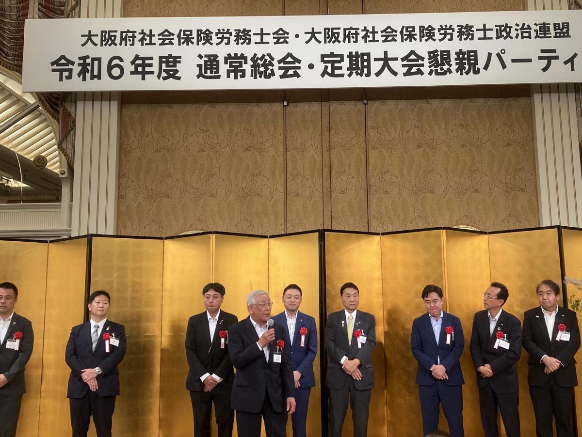 挨拶する中谷議長