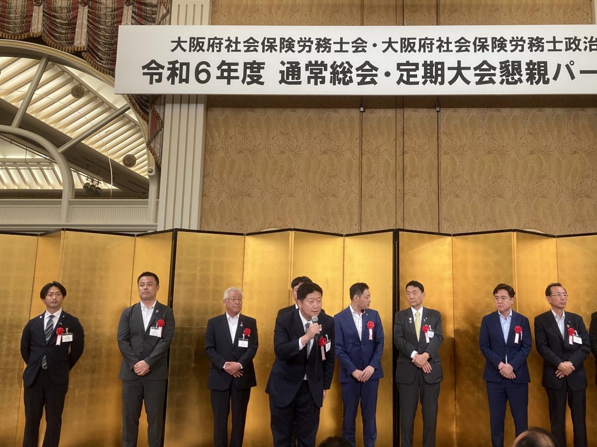 挨拶する中井副議長