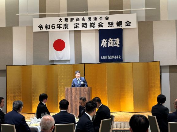 祝辞を述べる中井副議長