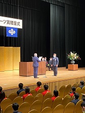 贈呈の様子1