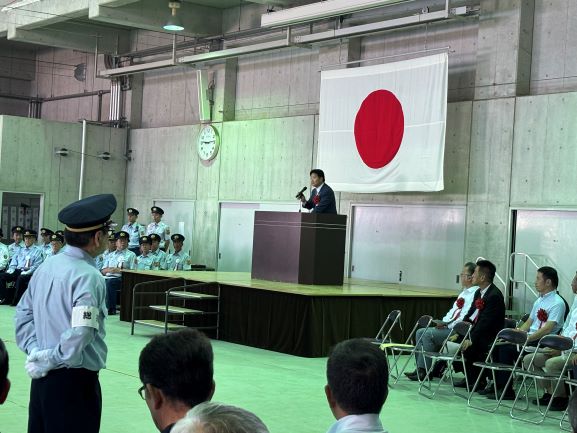 祝辞を述べる中井副議長