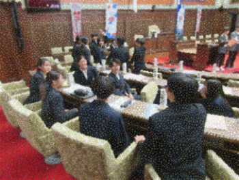 06グループ協議する生徒会代表生徒