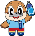水が入ったペットボトルを持つもずやんの画像