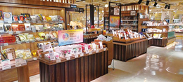 店頭に大阪代表商品が並んでいる様子