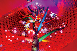 太陽の塔内部の「生命の樹」の写真